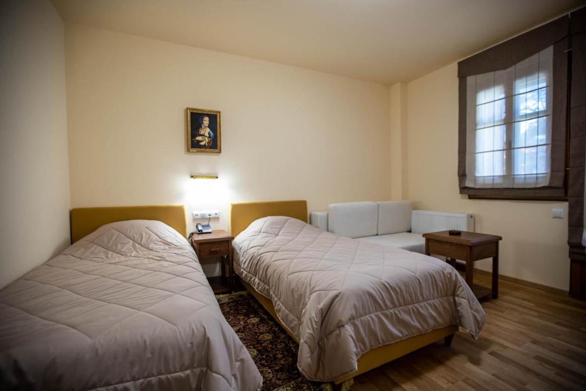 Rentinia Inn Rentína Exteriör bild