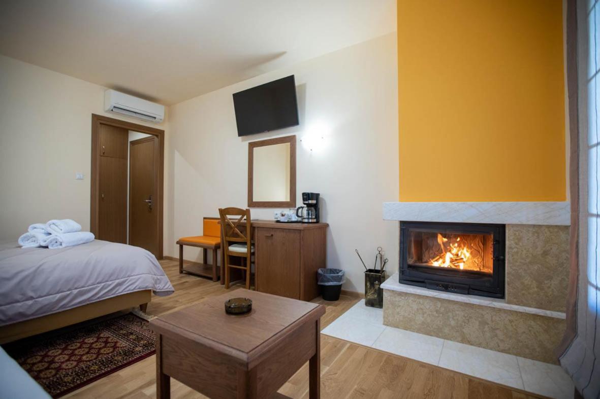 Rentinia Inn Rentína Exteriör bild